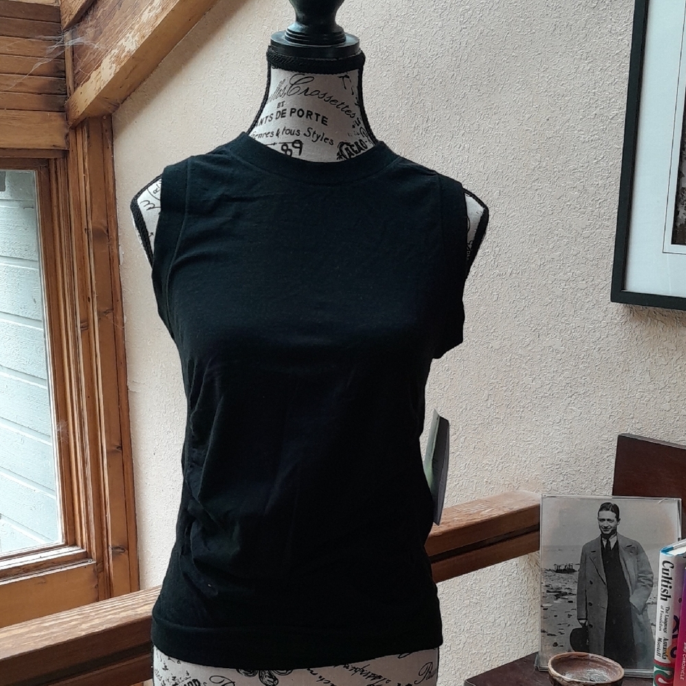 Athleta Black Fitted Sleeveless Muscle Tee